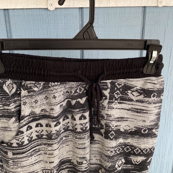 Full Tilt Gray and Black Legging Sweats - Picture 3 of 5